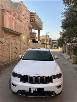 جیپ گراند شیرۆکی